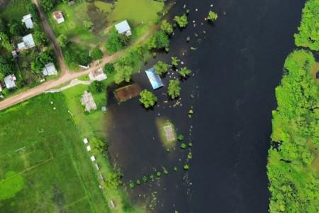 Bajo el agua: Un mes demorará en escurrirse el desborde del río Santa Lucía en Corrientes